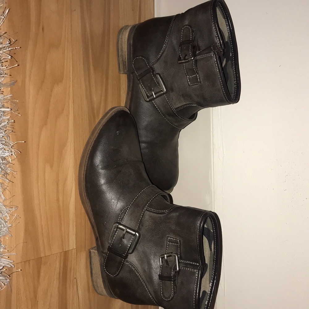 Dark grey shii by journeys army styled booties